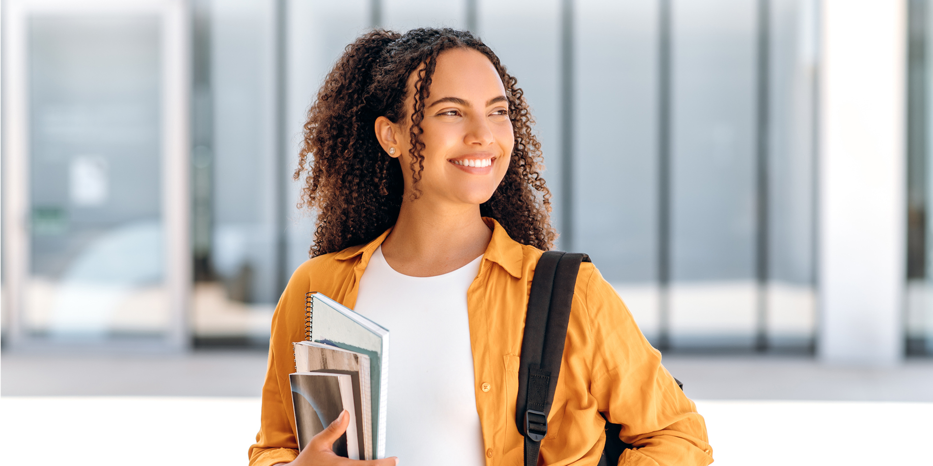 Regresa a clases con la Peloestima en alto. Checa estos peinados glam al instante. 