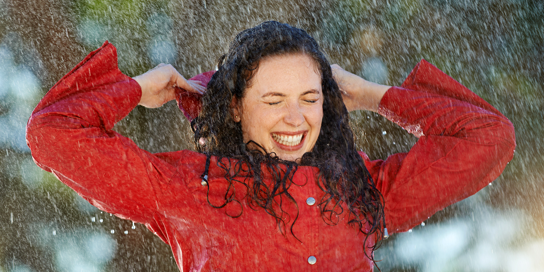 ¡Dile adiós al frizz por la lluvia y revive tu Peloestima con Batiste!