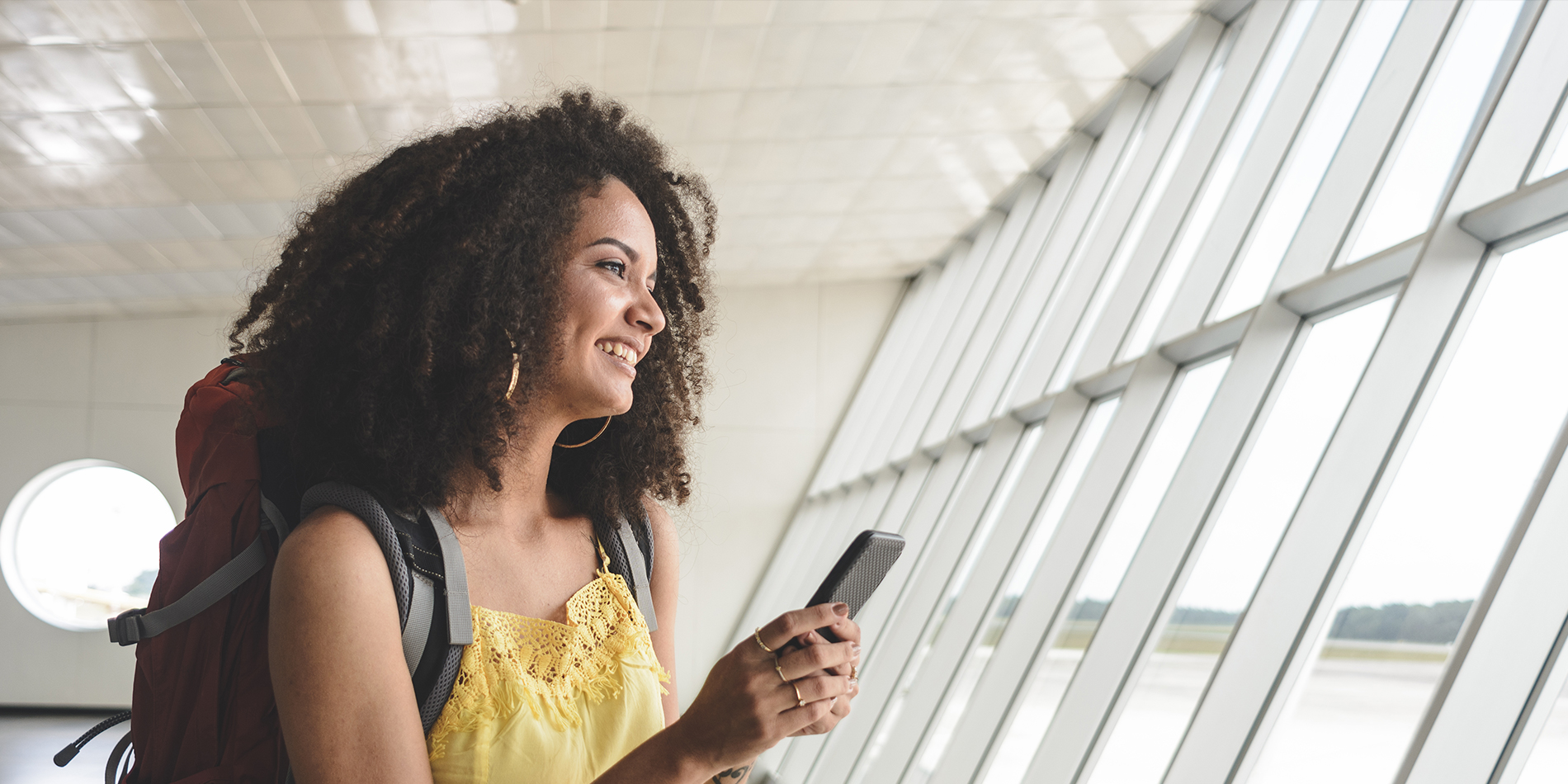 Airport Outfit: los esenciales para tu maleta de mano y un pelo increíble